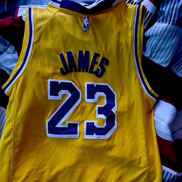 Lebron James jersey - Picture 2 of 2
